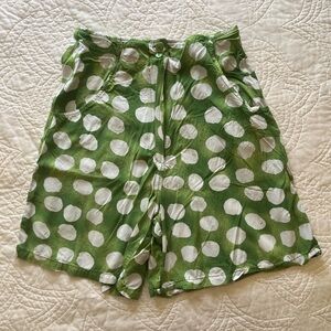 20% OFF 2+ BUNDLES! Urban Outfitters Women’s Shorts. Green and White. Size 4